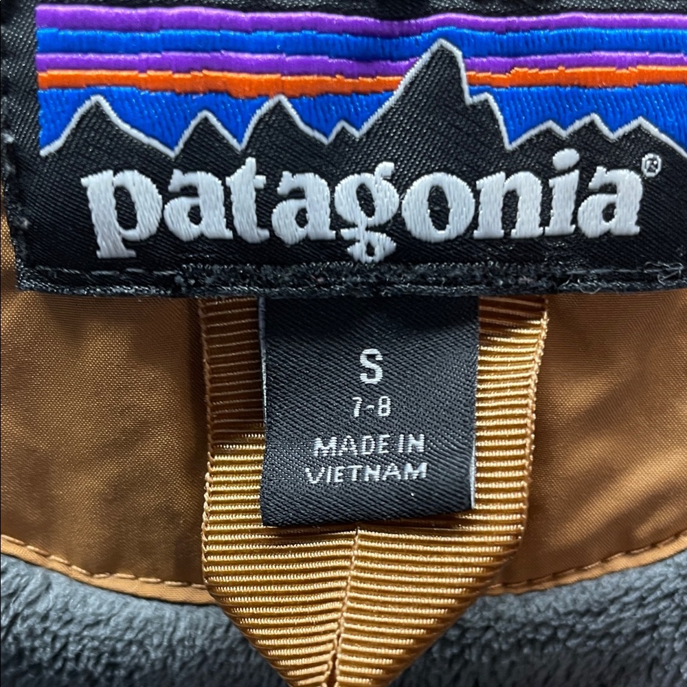 Patagonia Kids Charcoal Hooded insulated Raincoat - Picture 9 of 10